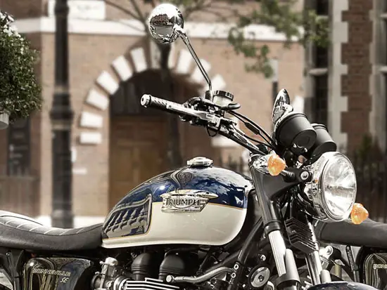 2010 Triumph Bonneville SE 
