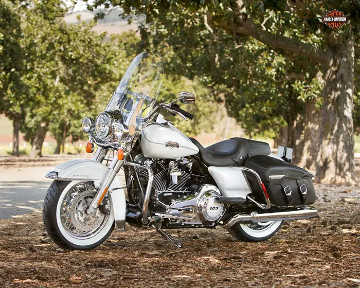 2013 Harley-Davidson FLHRC Road King Classic 