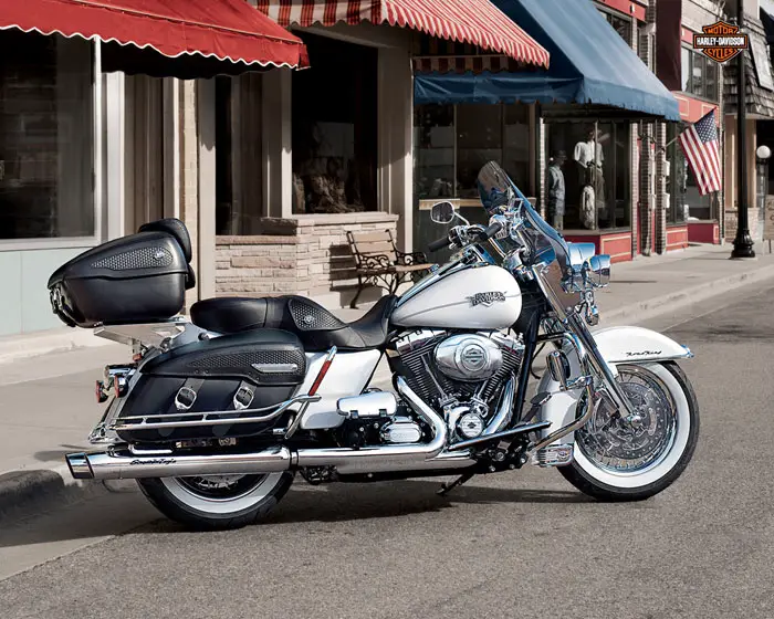 2013 Harley-Davidson FLHRC Road King Classic 