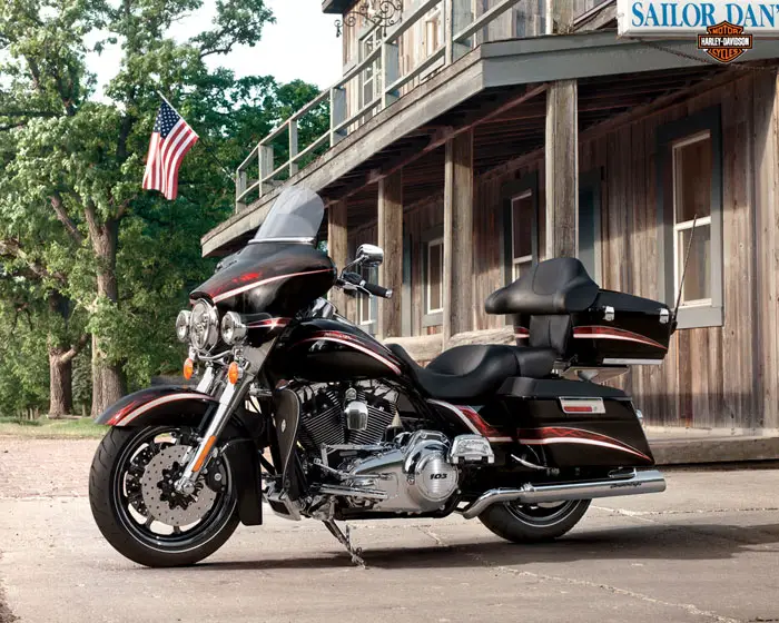2013 Harley-Davidson FLHTCU Ultra Classic Electra Glide Firefighter 