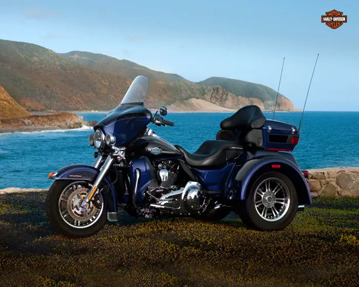 2013 Harley-Davidson FLHTCUTG Tri Glide Ultra Classic Shrine 
