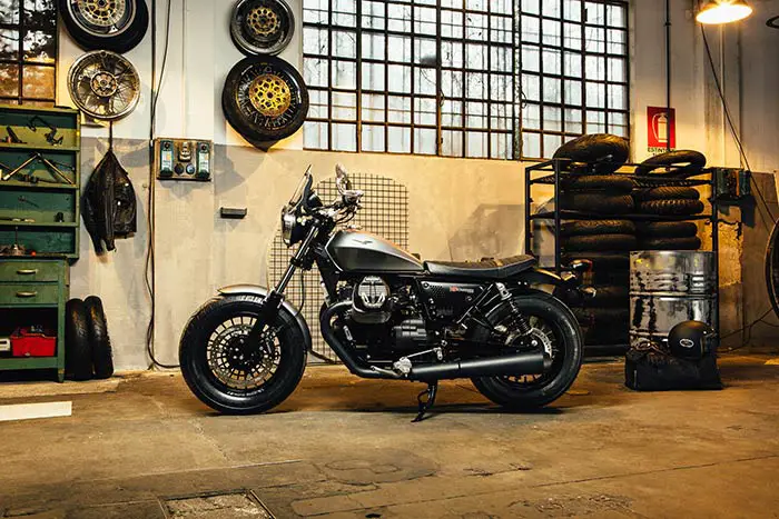 2016 Moto Guzzi V9 Bobber 