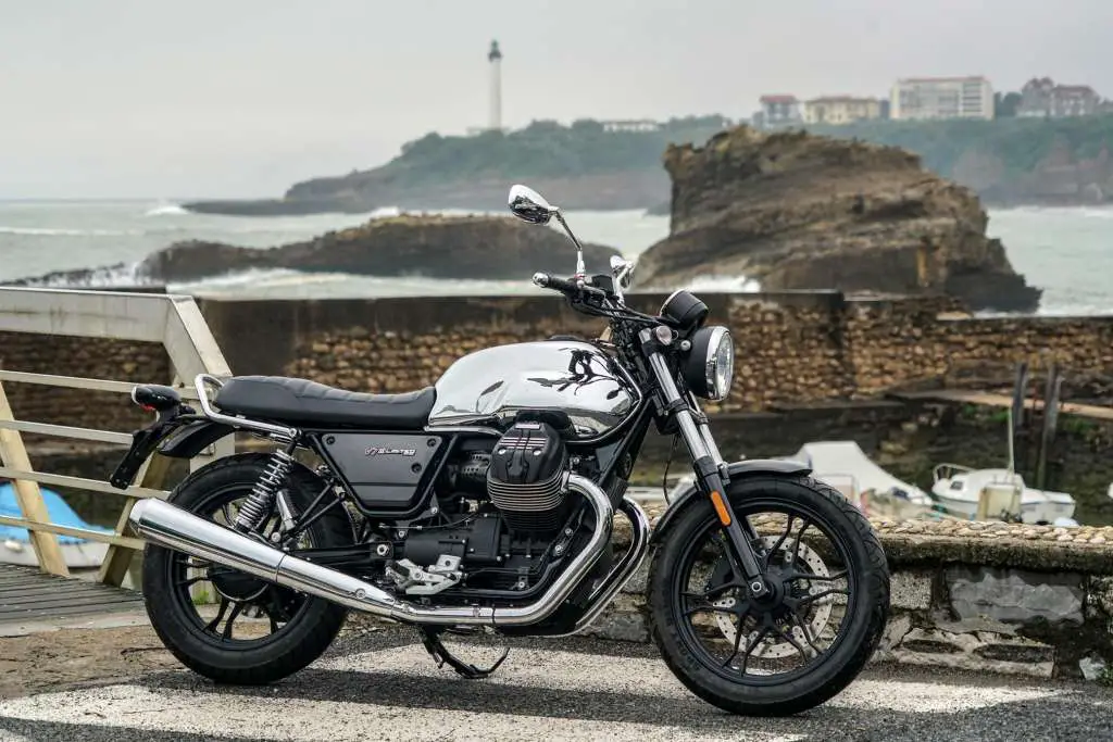 2019 Moto Guzzi V7 III Carbon Shine