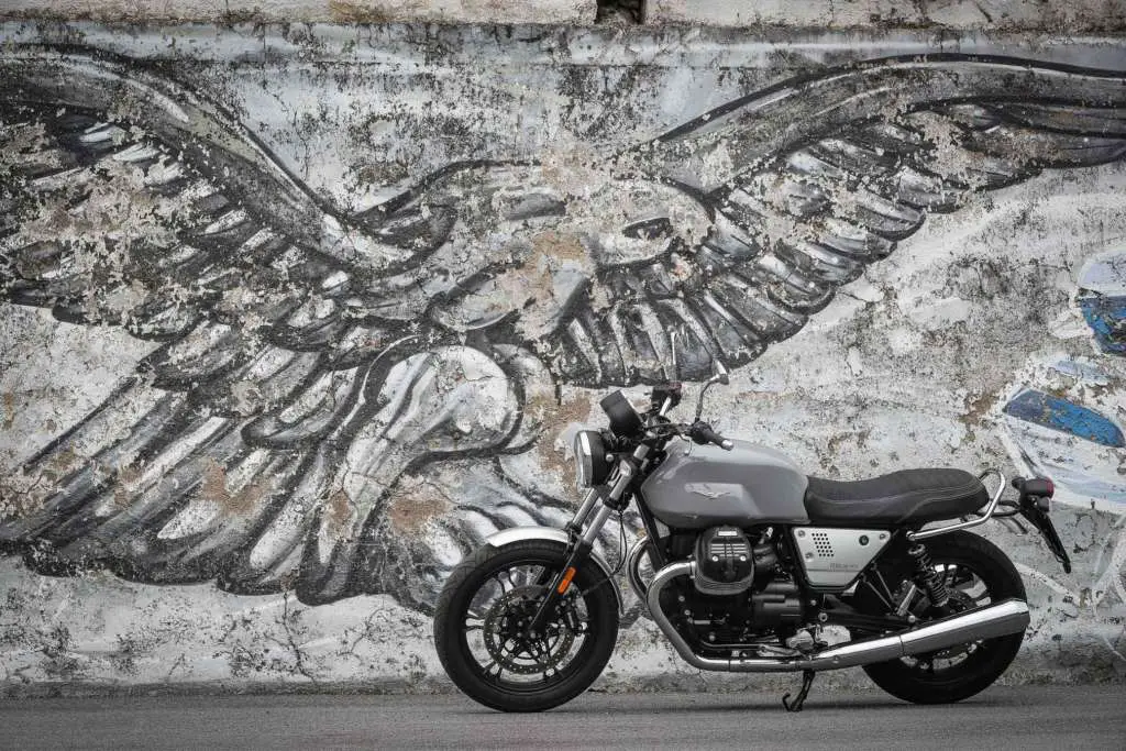 2020 Moto Guzzi V7 III Milano