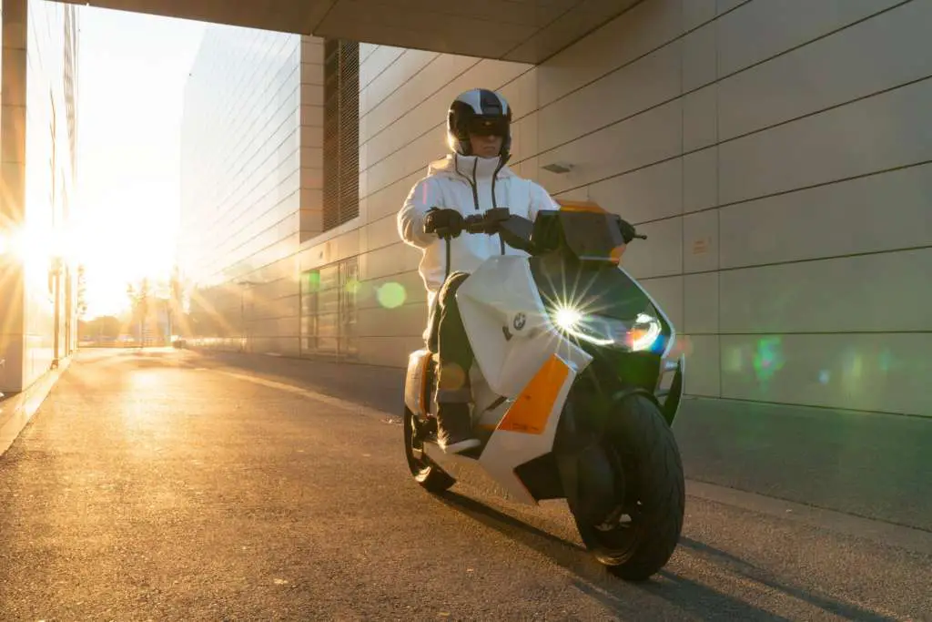 2021 BMW Definition CE04