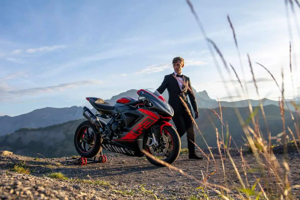 Inspiration Friday: Speed, Danger, Adrenaline & Femmes Fatales