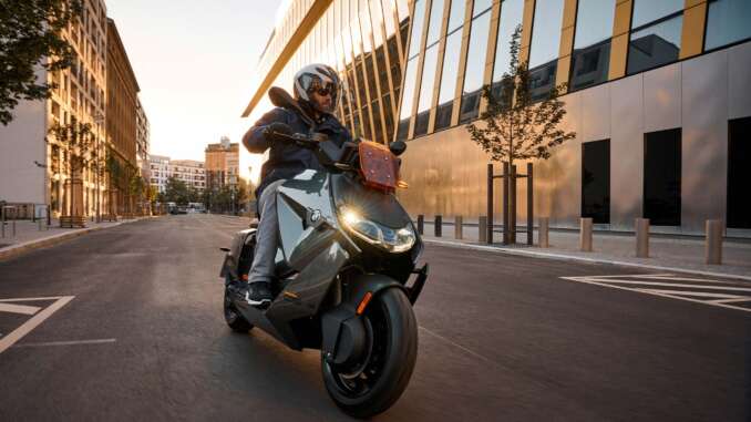 2022 BMW CE04