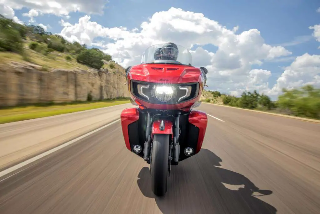 2022 Indian Pursuit Dark Horse Premium
