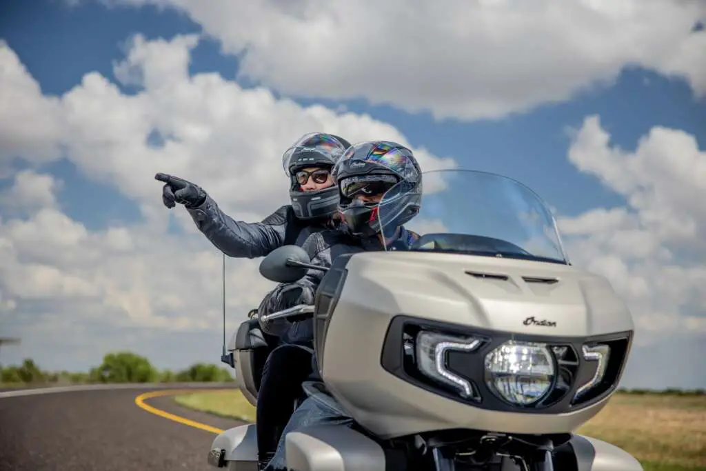 2022 Indian Pursuit Dark Horse
