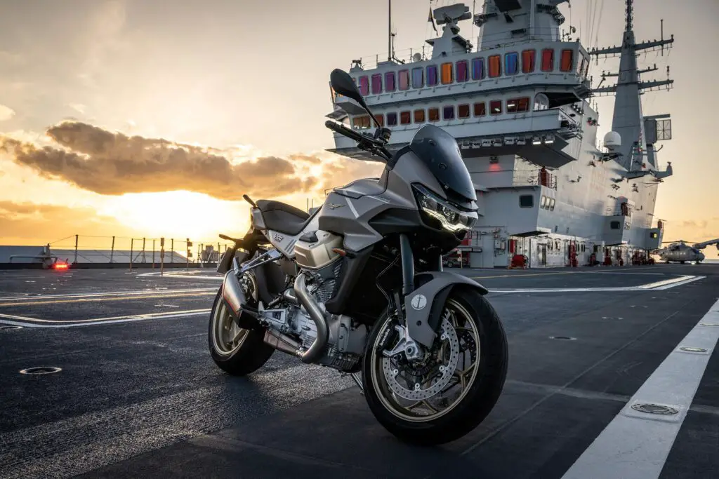2023 Moto Guzzi V100 Mandello Aviazione Navale