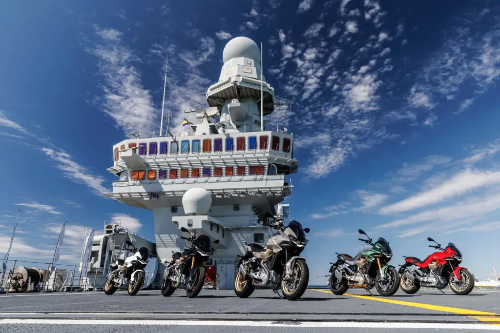 2023 Moto Guzzi V100 Mandello Aviazione Navale