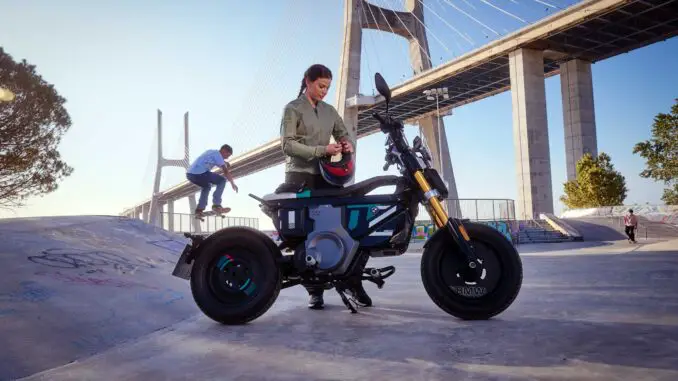 2024 BMW CE02