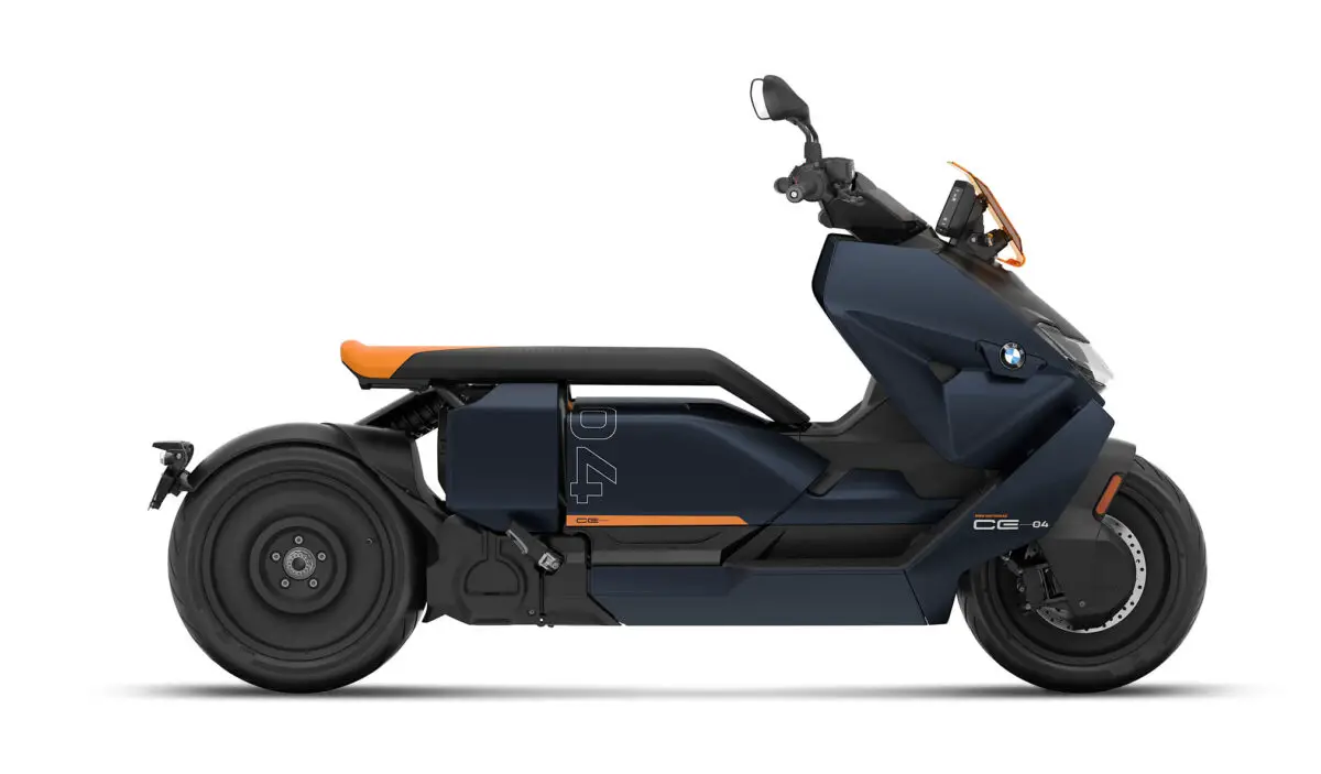 2024 BMW CE04