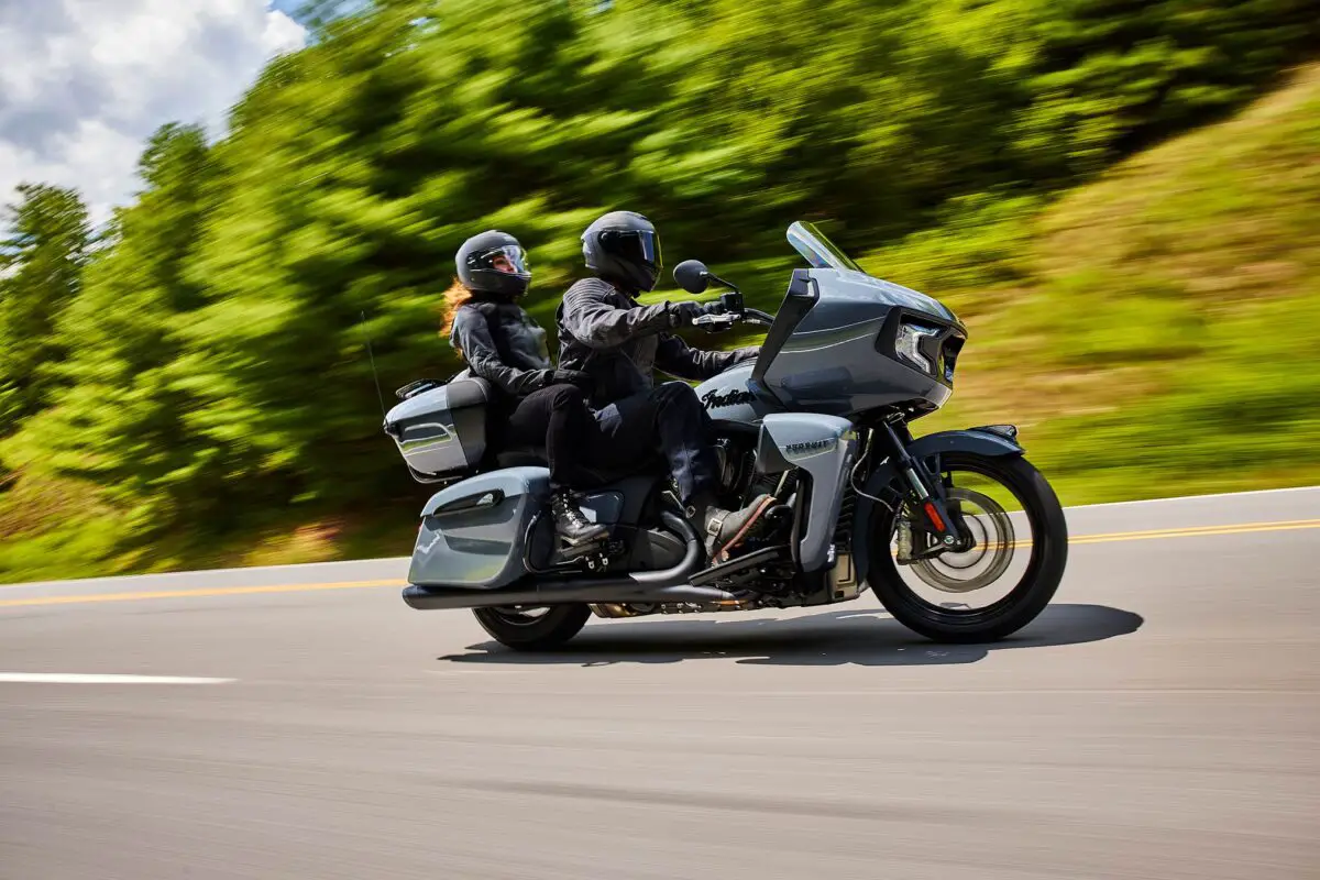2024 Indian Pursuit Dark Horse