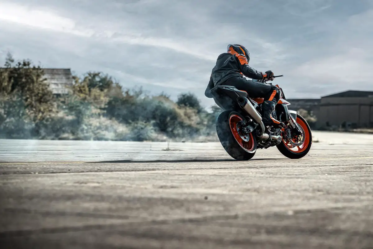 2024 KTM 990 Duke