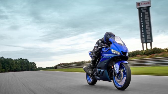 2024-Yamaha-YZF-R3c 2024 Yamaha YZF-R3