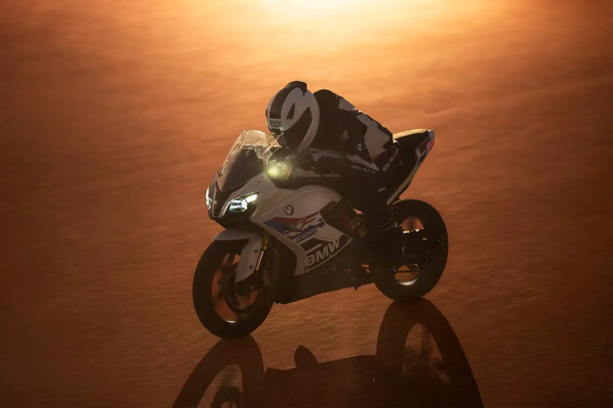 2025 BMW G310RR