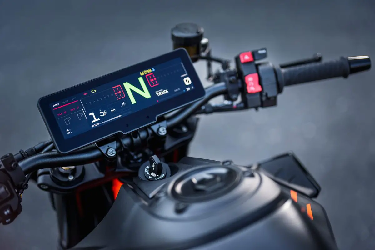 2025 KTM 990 Duke R